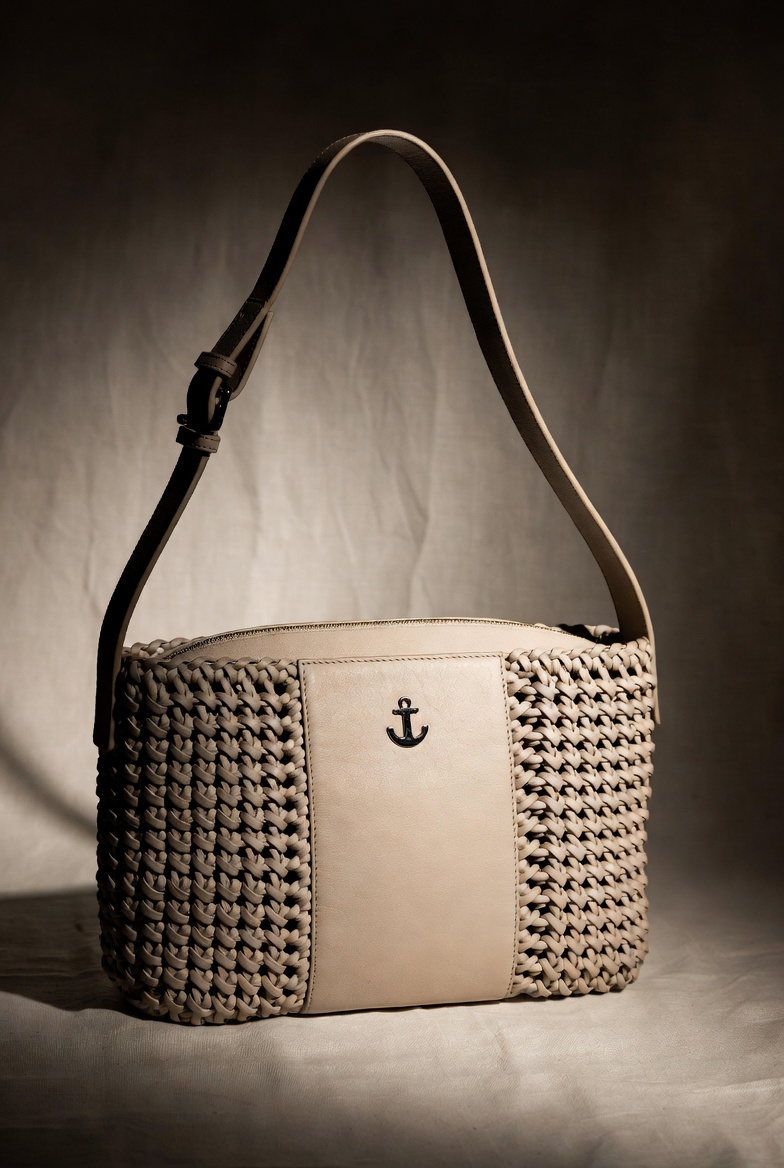 Linea Mare, borsa in pelle dalla silhouette morbida